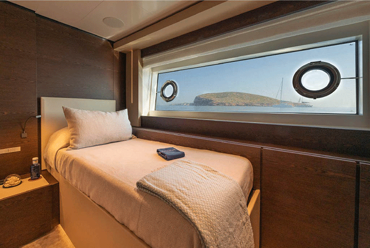Custom Line Navetta 33